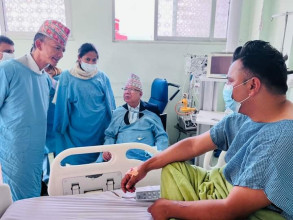चार दिनदेखि आमरण अनसनमा  अनेरास्ववियू, अध्यक्ष नेपााल सहितका नेताले स्वास्थ्य अवस्थाबारे लिए जानकारी